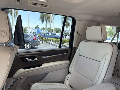 Used 2024 GMC Yukon XL Denali w/ Denali Reserve Package AWD/4WD image 13