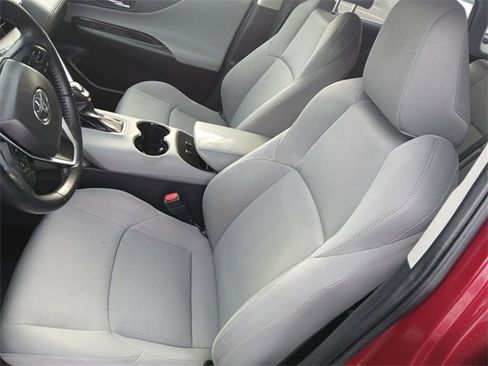 Used 2022 Toyota Venza XLE image 11