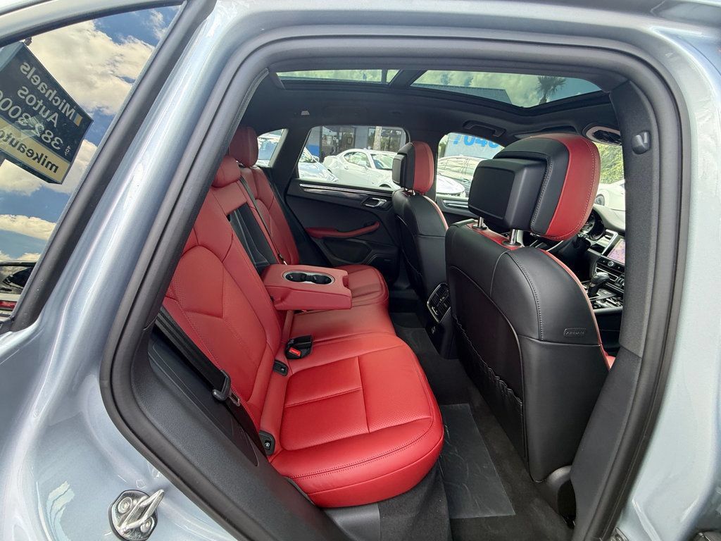 Used 2026 Porsche Macan AWD/4WD image 34