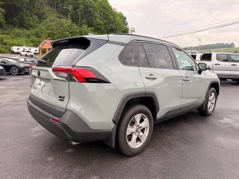 Used 2021 Toyota RAV4 XLE w/ Convenience Package AWD/4WD image 4