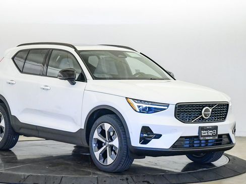New 2026 Volvo XC40 B5 Plus w/ Protection Package Premier image 6