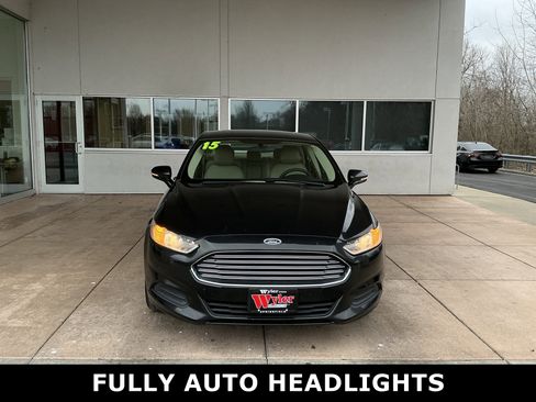 Used 2015 Ford Fusion SE image 2