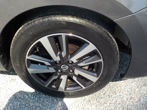 Used 2021 Nissan Versa SV image 30