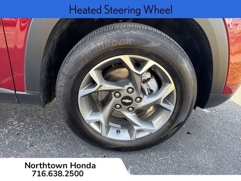 Used 2024 Chevrolet Trax LT w/ Sunroof Package image 14