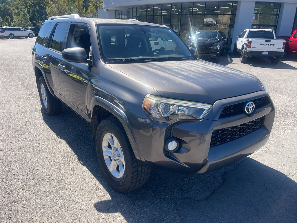 Used 2015 Toyota 4Runner SR5 AWD/4WD image 4