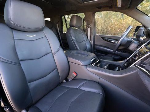 Used 2020 Cadillac Escalade Platinum image 25