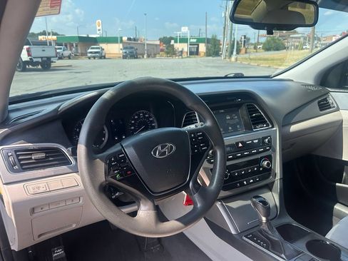 Used 2016 Hyundai Sonata SE FWD image 12