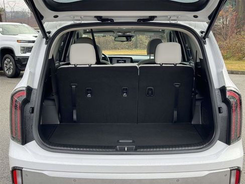Used 2024 Kia Telluride EX w/ EX Captain's Chair Package image 16