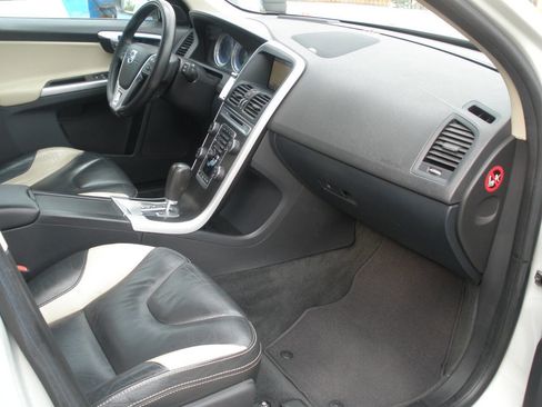 Used 2011 Volvo XC60 T6 R-Design w/ Convenience Pkg AWD/4WD image 30