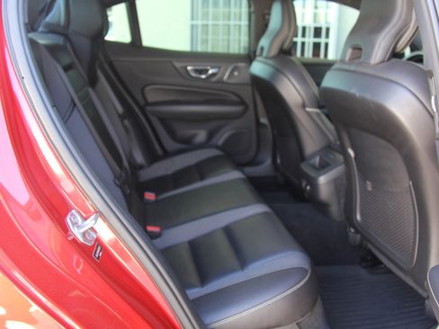 Used 2019 Volvo S60 T6 R-Design image 27