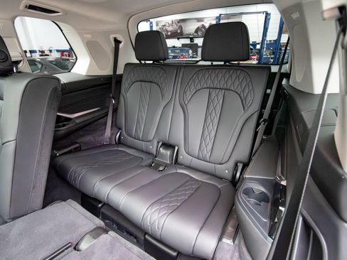 Used 2026 BMW X7 xDrive40i w/ Premium Package AWD/4WD image 19