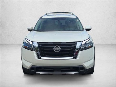 Used 2024 Nissan Pathfinder Platinum image 2