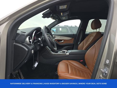 Used 2019 Mercedes-Benz GLC 300 4MATIC w/ Driver Assistance Package image 11