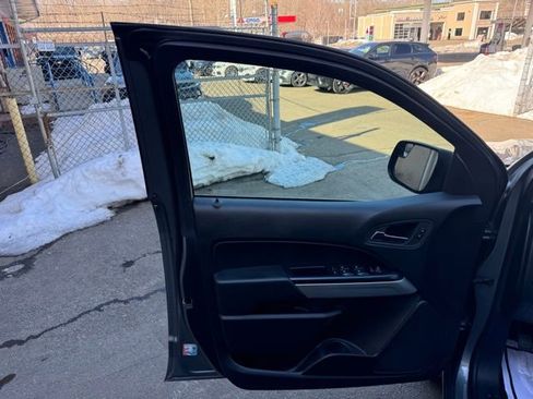 Used 2022 Chevrolet Colorado LT w/ Safety Package image 10