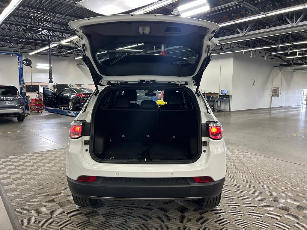 Used 2024 Jeep Compass Limited AWD/4WD image 7