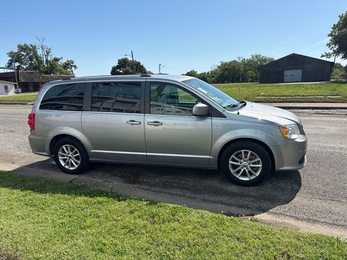 Used 2020 Dodge Grand Caravan SXT FWD image 8