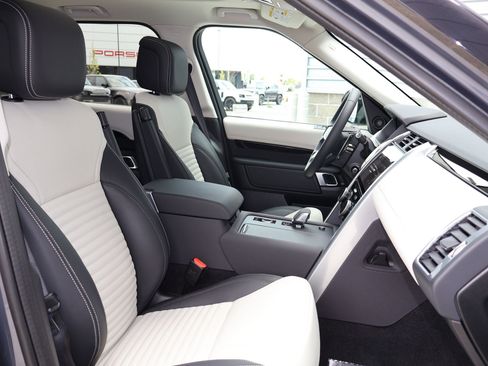 Certified 2025 Land Rover Discovery S AWD/4WD image 30