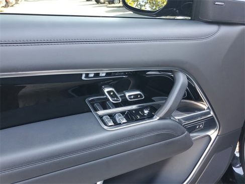 Used 2023 Land Rover Range Rover SE image 20