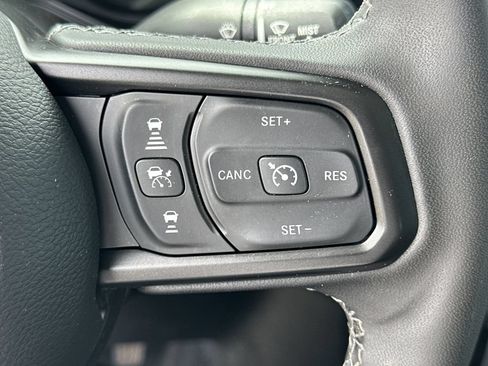 Used 2025 Jeep Gladiator Sport AWD/4WD image 25