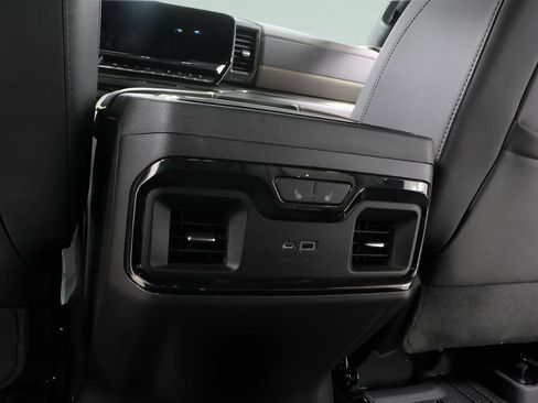 Used 2024 Chevrolet Silverado 1500 ZR2 w/ Technology Package image 24