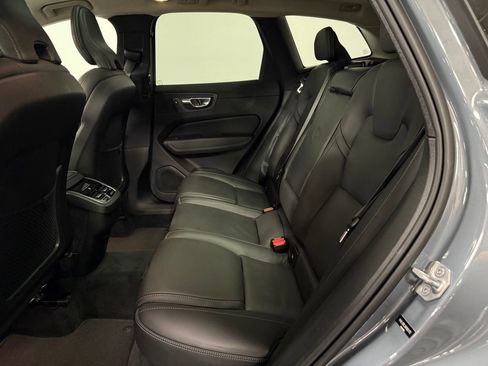 Used 2022 Volvo XC60 B5 Inscription w/ Climate Package AWD/4WD image 10