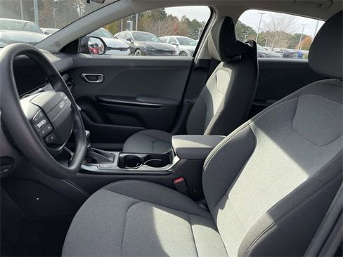 New 2025 Kia K4 LXS image 24