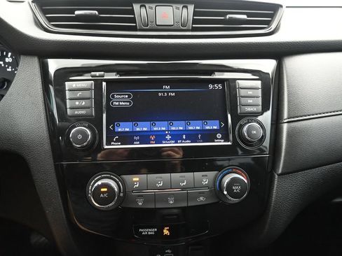 Used 2020 Nissan Rogue S FWD image 15
