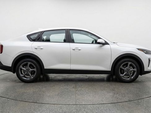 Used 2025 Kia K4 LXS image 11