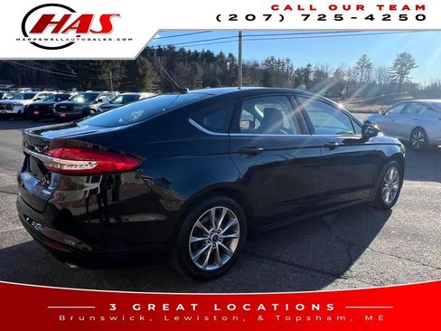 Used 2017 Ford Fusion SE w/ Fusion SE Technology Package image 6