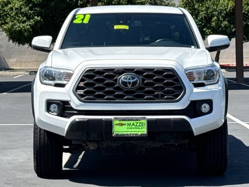 Used 2021 Toyota Tacoma TRD Off-Road w/ Technology Package AWD/4WD image 7