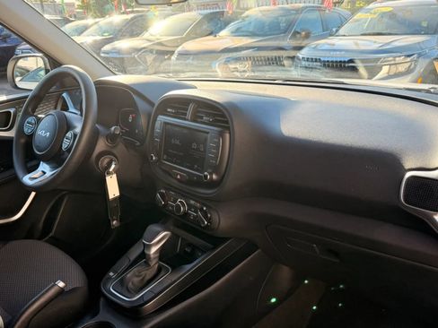 Used 2024 Kia Soul LX w/ Option Group 015 FWD image 16