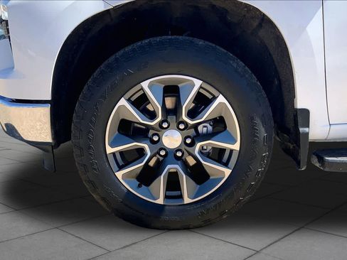 Used 2024 Chevrolet Silverado 1500 LT w/ Z71 Off-Road Package AWD/4WD image 11