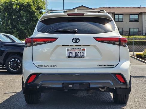 Certified 2021 Toyota Highlander Limited AWD/4WD image 7