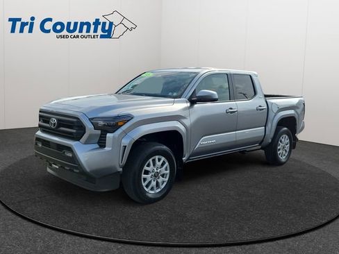 Certified 2025 Toyota Tacoma SR5 AWD/4WD image 3