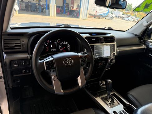 Used 2022 Toyota 4Runner SR5 Premium w/ Moonroof Package AWD/4WD image 13