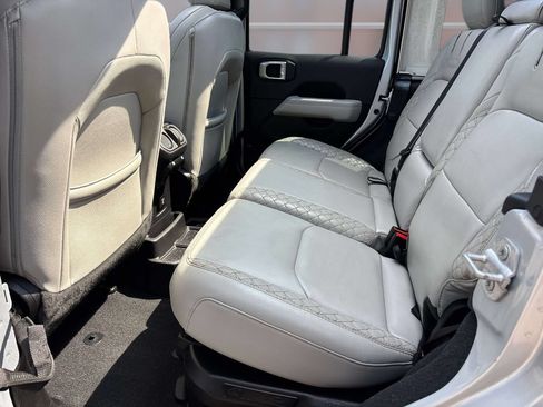 Used 2023 Jeep Wrangler Unlimited Sahara AWD/4WD image 13