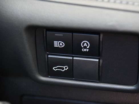 Used 2024 Toyota Highlander XLE FWD image 34