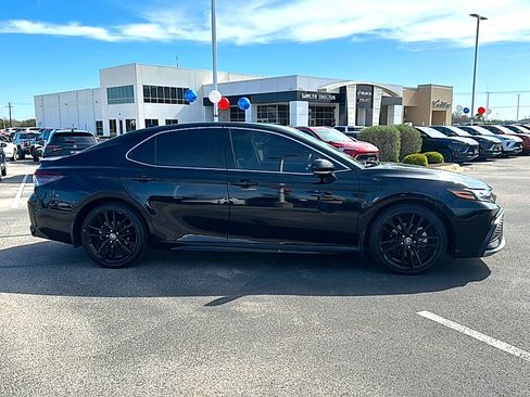 Used 2022 Toyota Camry XSE image 9