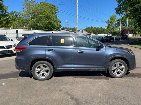 Used 2017 Toyota Highlander Limited AWD/4WD image 4