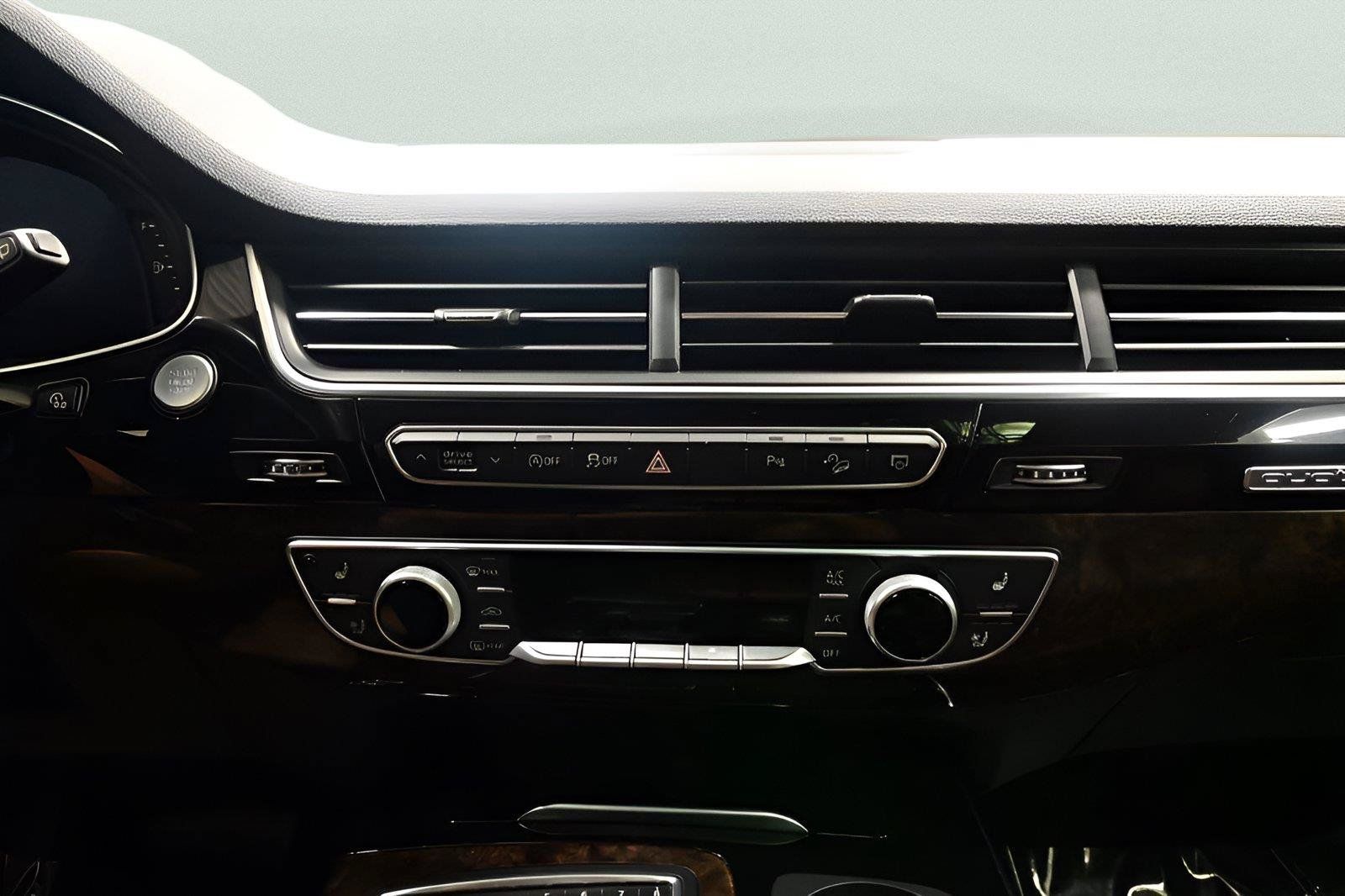 Used 2019 Audi Q7 3.0T Premium Plus w/ Premium Plus Package AWD/4WD image 24