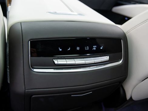 Used 2025 Cadillac Escalade Sport Platinum w/ LPO, ONYX Package AWD/4WD image 23