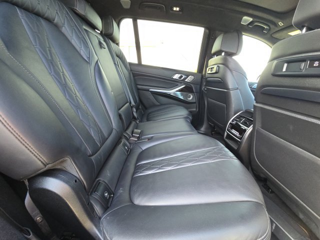 Used 2021 BMW X7 M50i AWD/4WD image 17