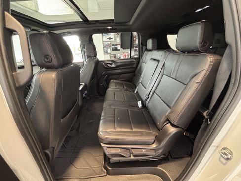 Used 2022 Chevrolet Suburban RST w/ Luxury Package AWD/4WD image 18