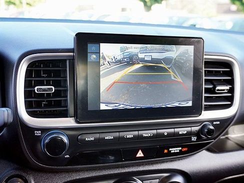 Certified 2025 Hyundai Venue SEL FWD image 27