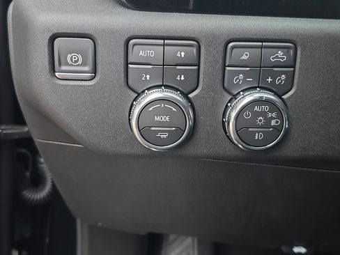 New 2025 GMC Sierra 2500 SLT w/ SLT Convenience Package image 22