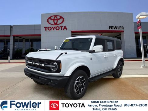 Used 2023 Ford Bronco Outer Banks AWD/4WD image 1