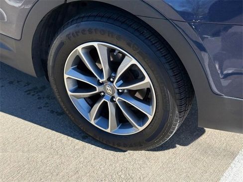 Used 2017 Hyundai Santa Fe SE image 7