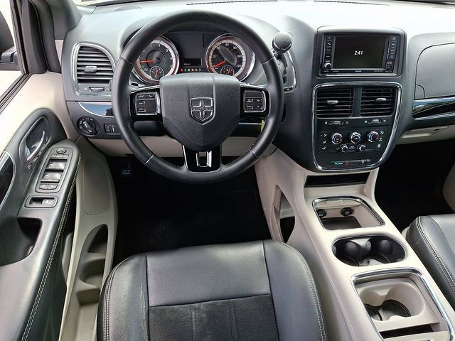 Used 2018 Dodge Grand Caravan SXT FWD image 12