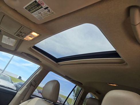 Used 2012 Toyota Highlander SE w/ Tow Pkg image 9