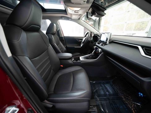 Used 2020 Toyota RAV4 Limited image 27